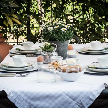 Fiori E Lanterne Bed & Breakfast Roma